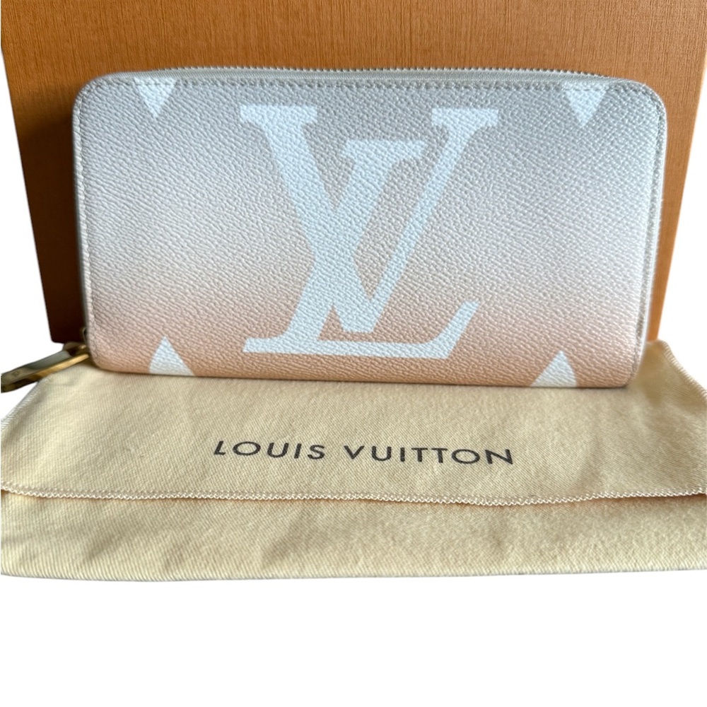 SOLD‼️ Authentic LV By The Pool Monogram Zip Around